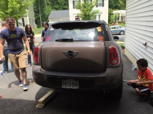 Little Rey removes tires too